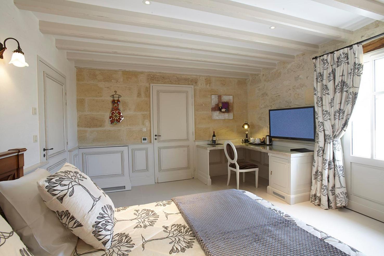 Chateau La Rose Perriere Lussac  Zimmer foto